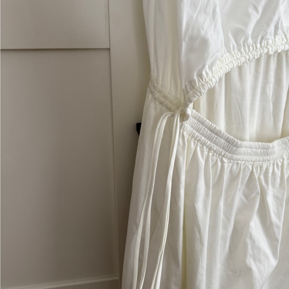 Elegant White Maxi Dress - Picture 7 of 7